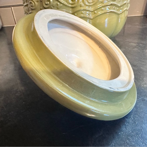 Never used 4 Qt Green Stoneware Covered Bean Pot Casserole Celebrating Home - Picture 6 of 16